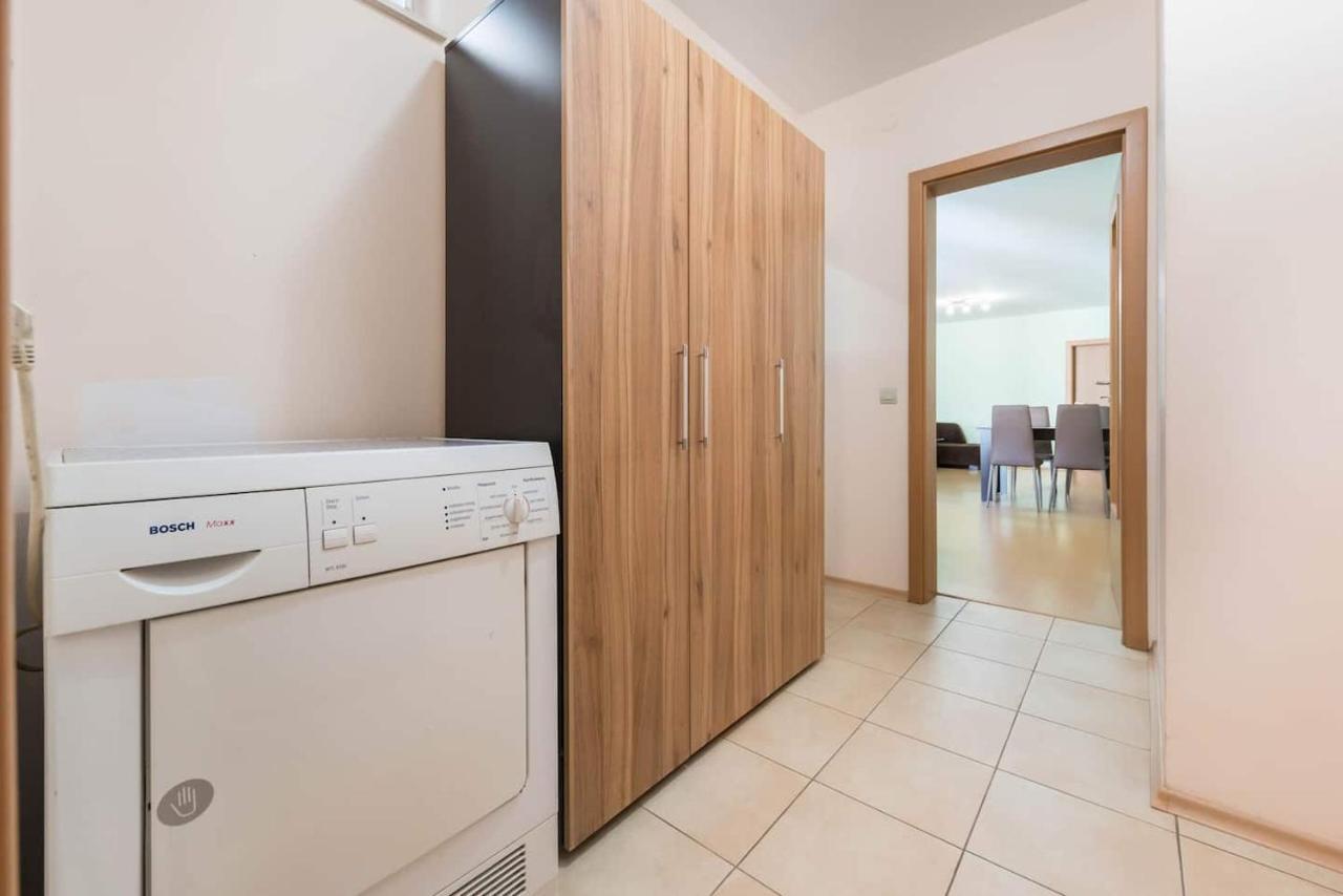 شقة Minimalistic 1Br Flat With A Parking Spot فارنا المظهر الخارجي الصورة